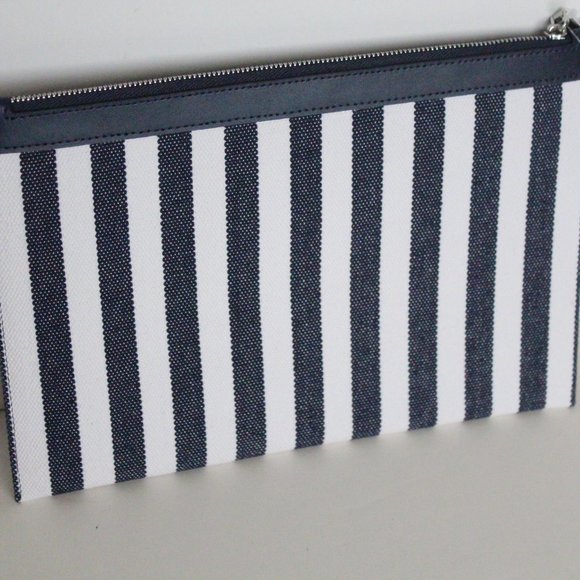 NWT Kate Spade street tote large zip pouch Navy/white - Picture 2 of 9